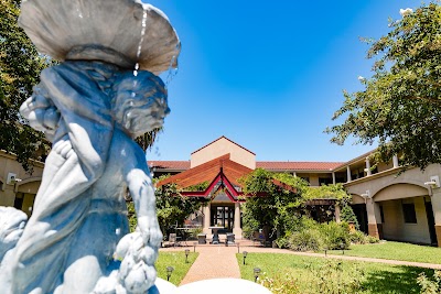 Vineyard Court Designer Suites Hotel